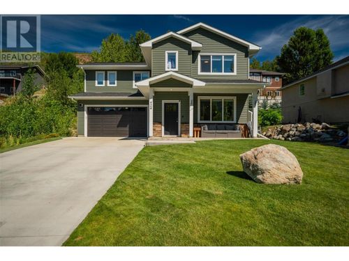 924 8th St, Montrose, BC, V1R | Card Image