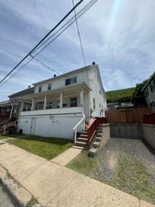 255 E Catawissa St, Nesquehoning, PA, 18240-1615 | Card Image