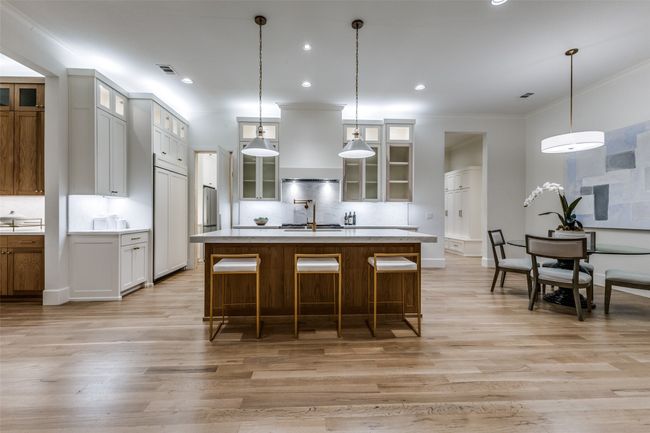 Kitchen with island Breakfast Bar | Image 14