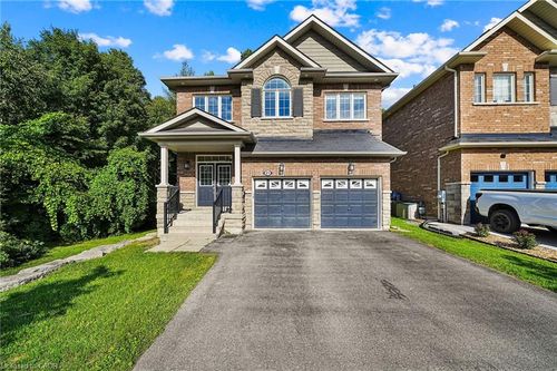 21 Scotia Rd, Sutton West, ON, L0E1R0 | Card Image