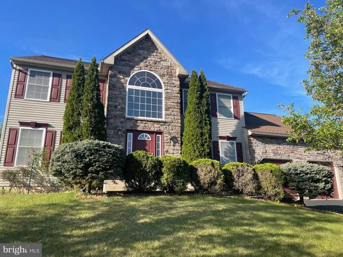 8 Nancy Cir, READING, PA, 19606-8944 | Card Image