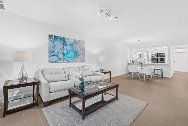204 - 10092 Cedar Point 204 Boulevard, Condo with 2 bedrooms, 2 bathrooms and null parking in Boynton Beach FL | Image 5