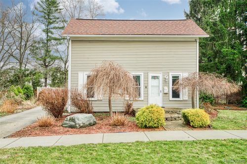 407 S Cedar St, Williamston, MI, 48895-1411 | Card Image