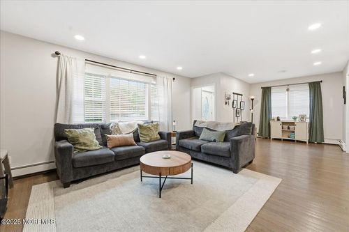 284 Broad St, Matawan, NJ, 07747-3229 | Card Image