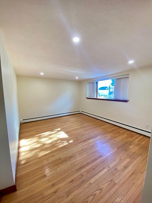 1-39 Loomis St, Cambridge, MA, 02138-1039 | Card Image