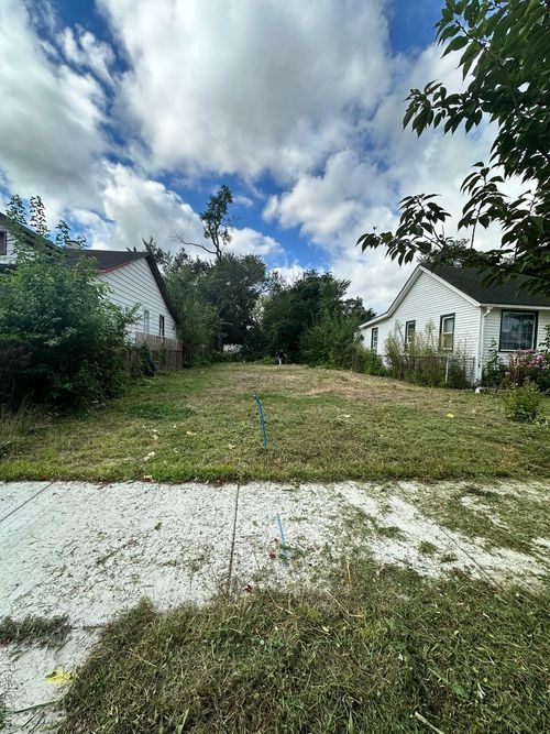 2105 Paris Ave, Lincoln Park, MI, 48146-1376 | Card Image