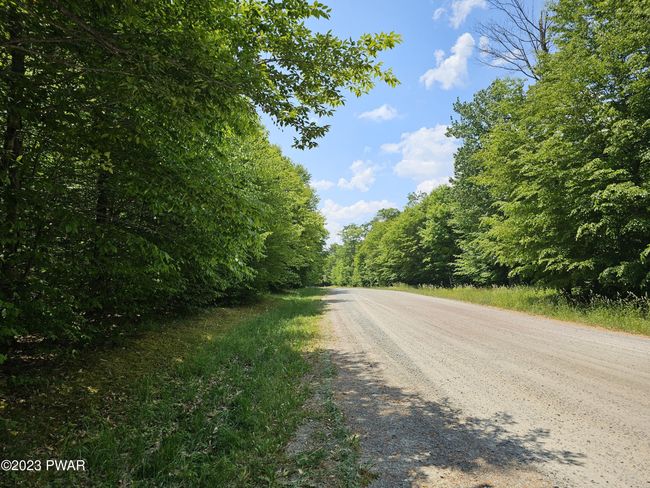 Stonegate Rd towards entrance | Image 16