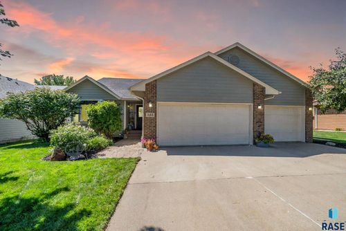 305 N Marquette Ave, Sioux Falls, SD, 57110-1283 | Card Image