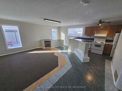 upper-back-215 Roberts Rd, Grimsby, ON, L3M4E8 | Card Image