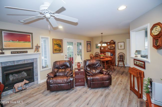 106 Se 21 St St, House other with 4 bedrooms, 3 bathrooms and 2 parking in Oak Island NC | Image 6