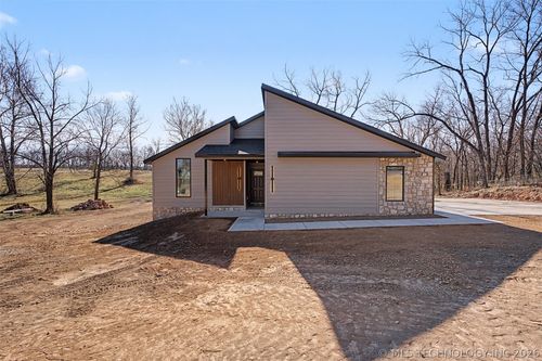 240 E 14th St, Grove, OK, 74344 | Card Image