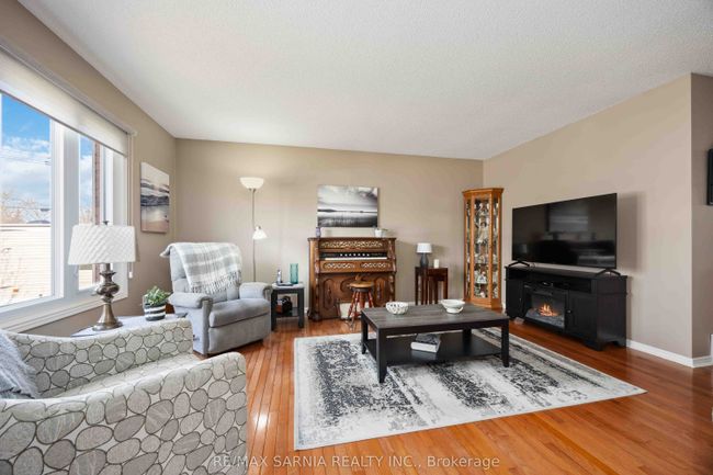 15 Eureka St, House other with 3 bedrooms, 2 bathrooms and 3 parking in Forest ON | Image 6