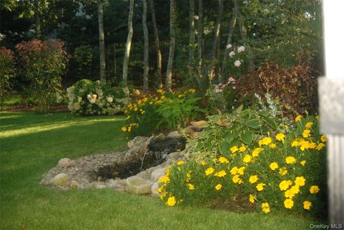 17 Downer Pl, Sag Harbor, NY, 11963-3517 | Card Image