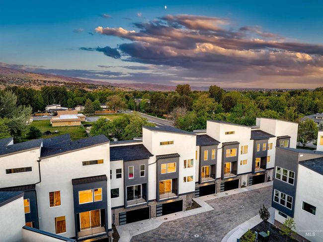 2007 S Makar Ln, Townhouse with 3 bedrooms, 4 bathrooms and 2 parking in Boise ID | Image 41