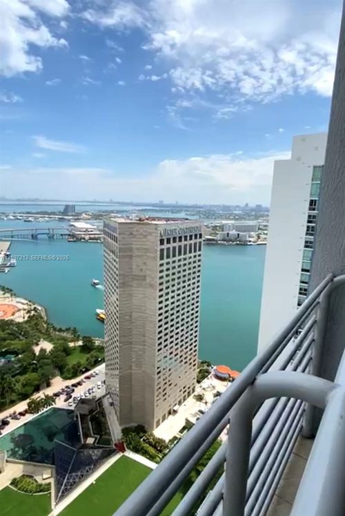 4214-325 S Biscayne Blvd, Miami, FL, 33131-2481 | Card Image