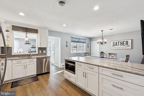 404 Enfield Rd, ORELAND, PA, 19075-1901 | Card Image