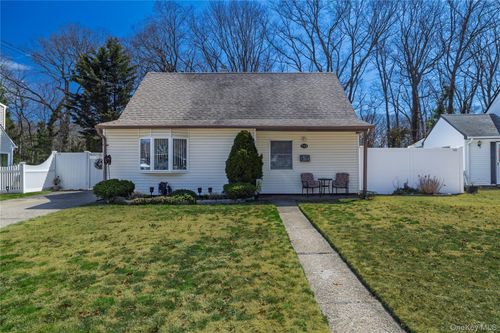 712 Nightingale Rd, West Hempstead, NY, 11552-3802 | Card Image