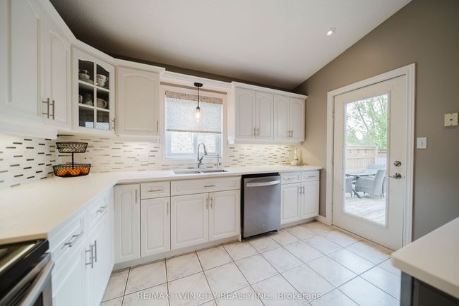 12 Schneller Crt, House other with 4 bedrooms, 3 bathrooms and 3 parking in Baden ON | Image 5