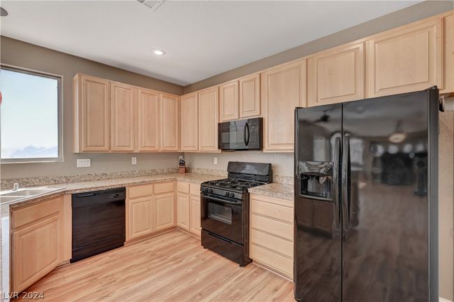 8112 Jasmine Hollow Ct, House other with 3 bedrooms, 3 bathrooms and null parking in Las Vegas NV | Image 15
