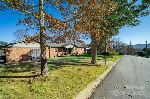 39 N Pershing Rd, Asheville, NC, 28805-1321 | Card Image