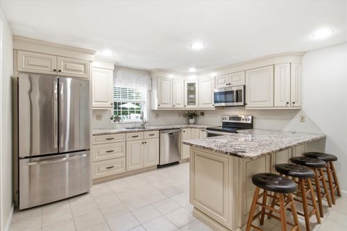 16 Alyssa Dr, Derry, NH, 03038-4605 | Card Image