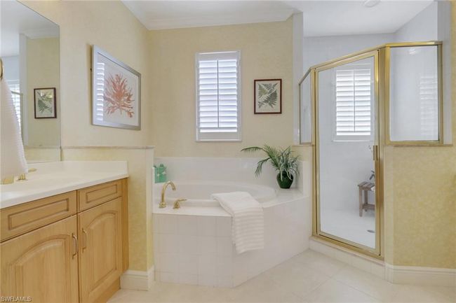 APT-2004 - 762 Regency Reserve Cir, Condo with 3 bedrooms, 3 bathrooms and 2 parking in NAPLES FL | Image 24