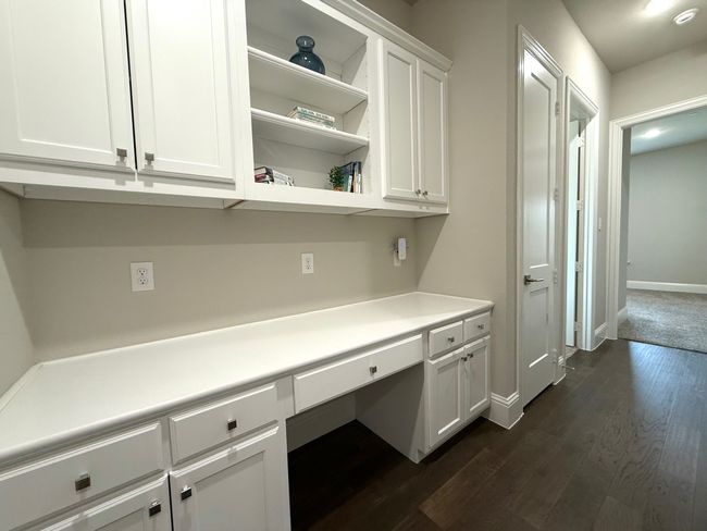 Built-in Homework area off of guest bedrooms | Image 23