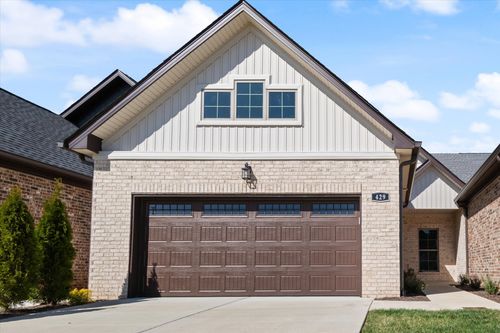 429 W Foxrun, Springfield, TN, 37172-7201 | Card Image
