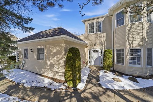 402 Eagle Trce, Mayfield Heights, OH, 44124-4196 | Card Image