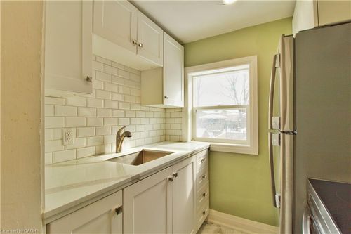 upper-1243 Langmuir Ave, London, ON, N5W2G2 | Card Image