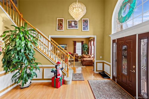 4 Avolet Ct, Mount Sinai, NY, 11766-3402 | Card Image