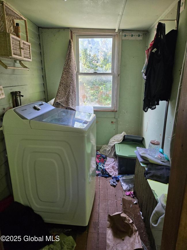 14 Western Ave, House other with 3 bedrooms, 1 bathrooms and 3 parking in Colonie NY | Image 8