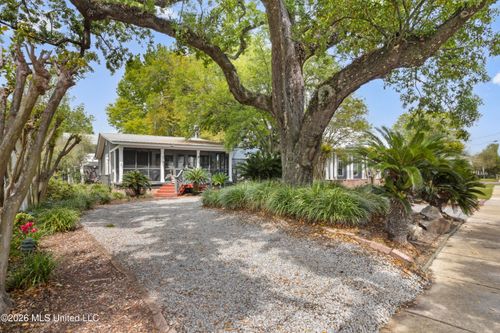 614 2nd St, Gulfport, MS, 39501-2201 | Card Image