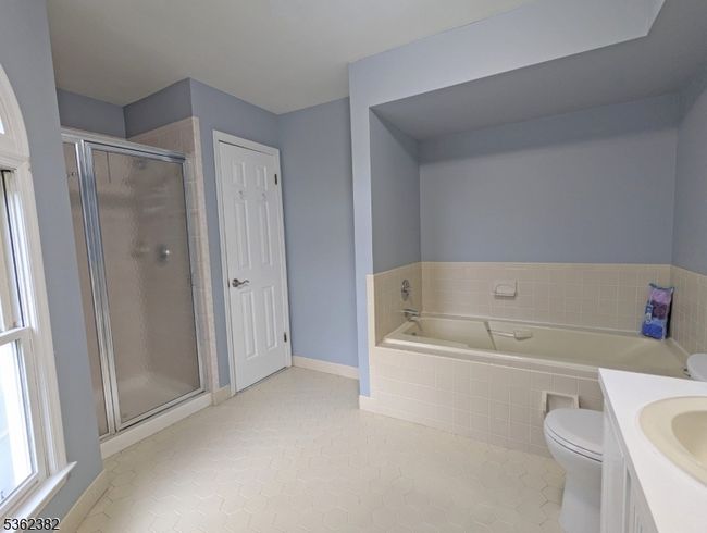 22 Arthurs Ct, Townhouse with 3 bedrooms, 2 bathrooms and null parking in Berkeley Heights NJ | Image 11