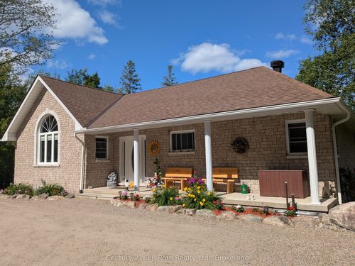 77 Holden Rd, Magnetawan, ON, P0A1C0 | Card Image