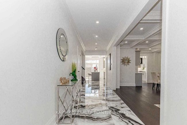 137 Mcmurchy Ave S, House other with 4 bedrooms, 4 bathrooms and 6 parking in Brampton ON | Image 4