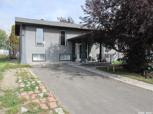 617 8th Ave W, Nipawin, SK, S0E1E0 | Card Image