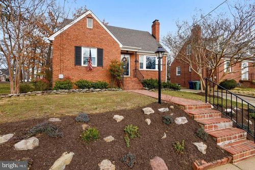 1727 Oakcrest Dr, Alexandria, VA, 22302-2337 | Card Image