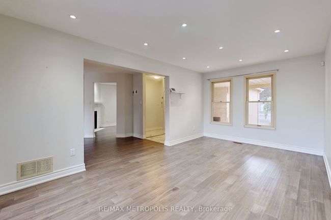 11 Noake Cres, House other with 3 bedrooms, 3 bathrooms and 4 parking in Ajax ON | Image 5