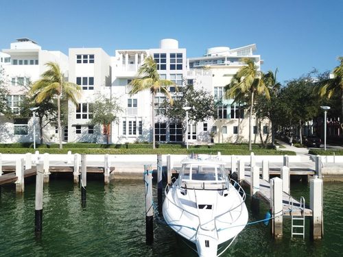 6101-6101 Laguna Dr W, Miami Beach, FL, 33141-5865 | Card Image