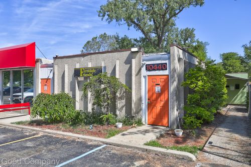10440 W 9 Mile Rd, Oak Park, MI, 48237-3057 | Card Image
