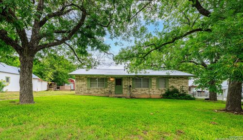 704 W San Antonio St, Fredericksburg, TX, 78624-3146 | Card Image