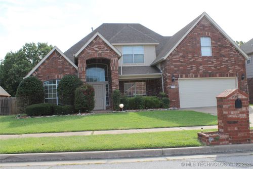 705 Willow Ave, Broken Arrow, OK, 74012-0621 | Card Image