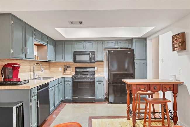 9458 Singing Quail Dr, Condo with 2 bedrooms, 2 bathrooms and 4 parking in Austin TX | Image 11