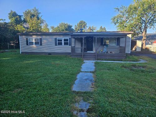 176 W Pine St, New Bern, NC, 28560-5082 | Card Image