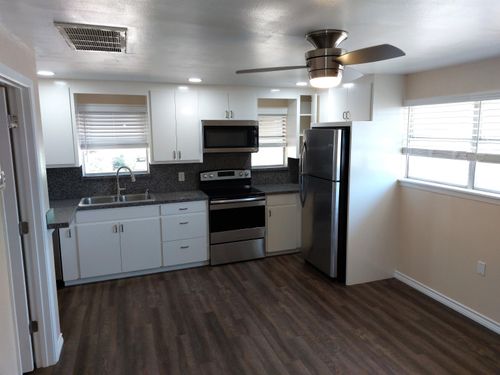302 W Sandstone St, Llano, TX, 78643-2323 | Card Image