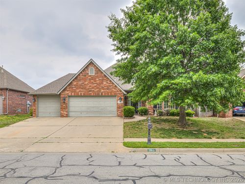 11813 S Tamarack Ct, Jenks, OK, 74037-4388 | Card Image