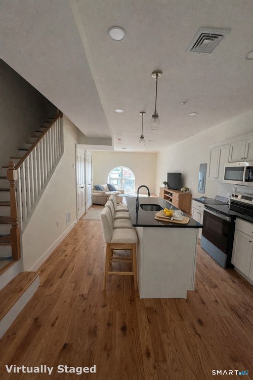 2b-157 Green St, New London, CT, 06320-8023 | Card Image