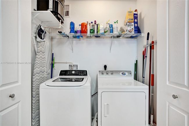 APT-501 - 3500 Oaks Clubhouse Dr, Condo with 3 bedrooms, 2 bathrooms and null parking in Pompano Beach FL | Image 62