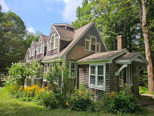 7 Sundown Dr, Williamsburg, MA, 01096-9764 | Card Image